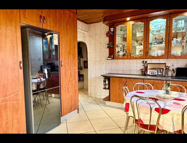 4 BEDROOM HOUSE FOR SALE IN REGENTS PARK